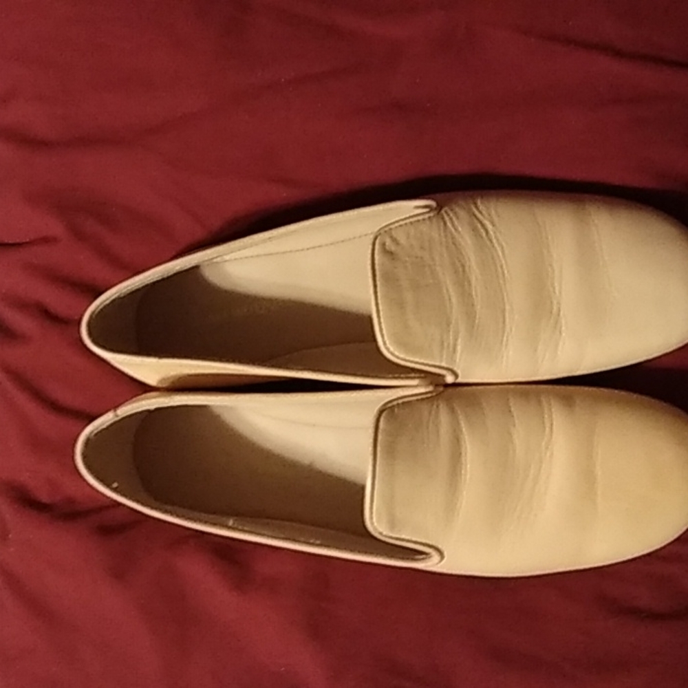 Stuart Weitzman flats sz 7